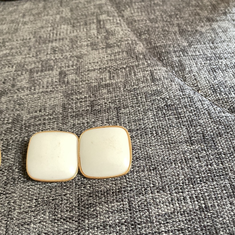 Vintage Trafari Clip Earrings - Picture 3 of 6